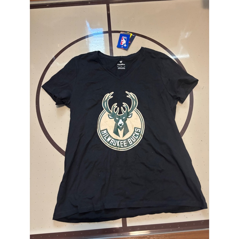 034 Fanatics Milwaukee Bucks NBA V-Neck Graphic T-Shirt Black Mens Medium NWT